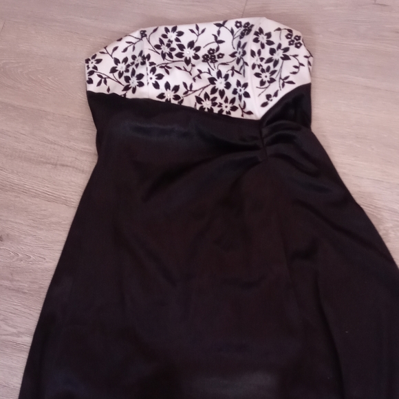 Elegant party dress - Picture 1 of 3